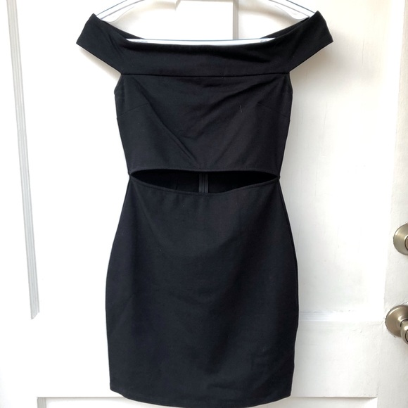 🖤 CUTOUT BLACK MINI DRESS - Picture 5 of 6